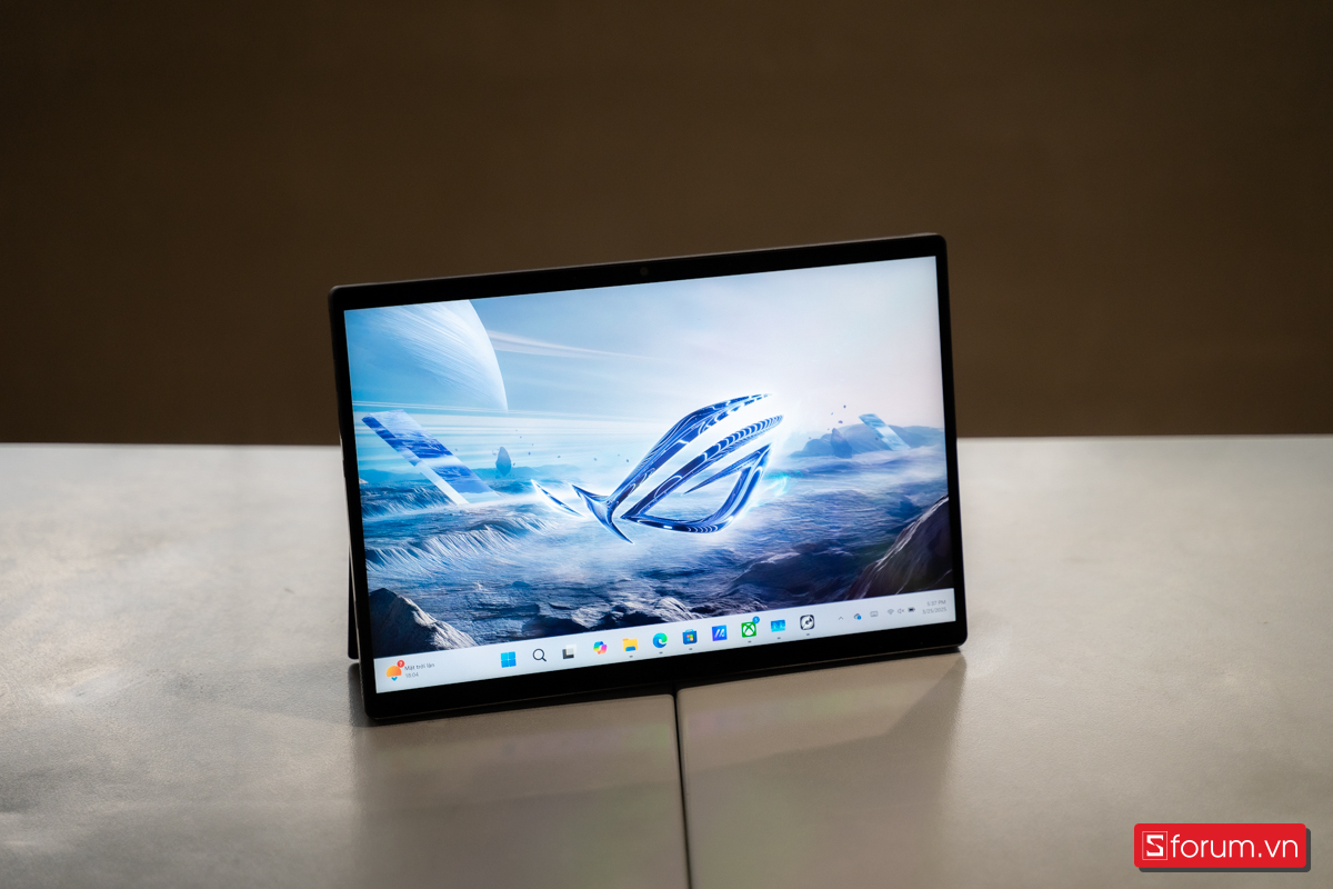 Máy sở hữu màn hình 13.4 inch độ phân giải 2560 x 1600