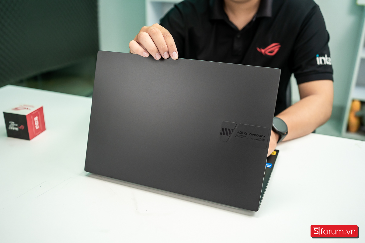 Vivobook 16X mang lại lại rất khác, nhẹ nhàng hơn, hiện đại hơn