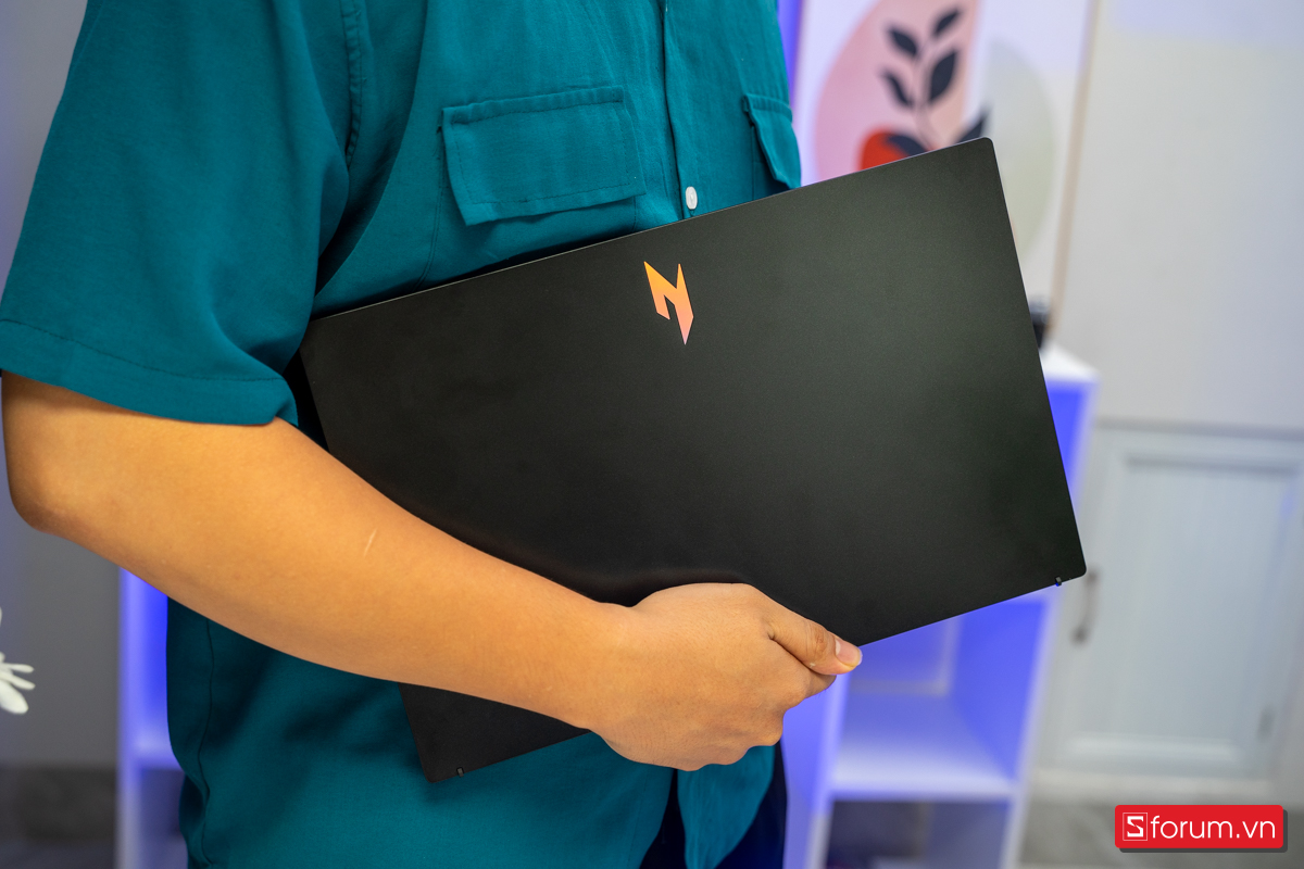 Phần thân máy theo đúng phong cách Nitro