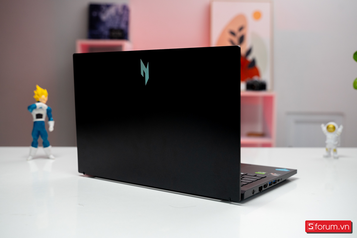 Acer Nitro V đúng chất laptop gaming bình dân của Acer