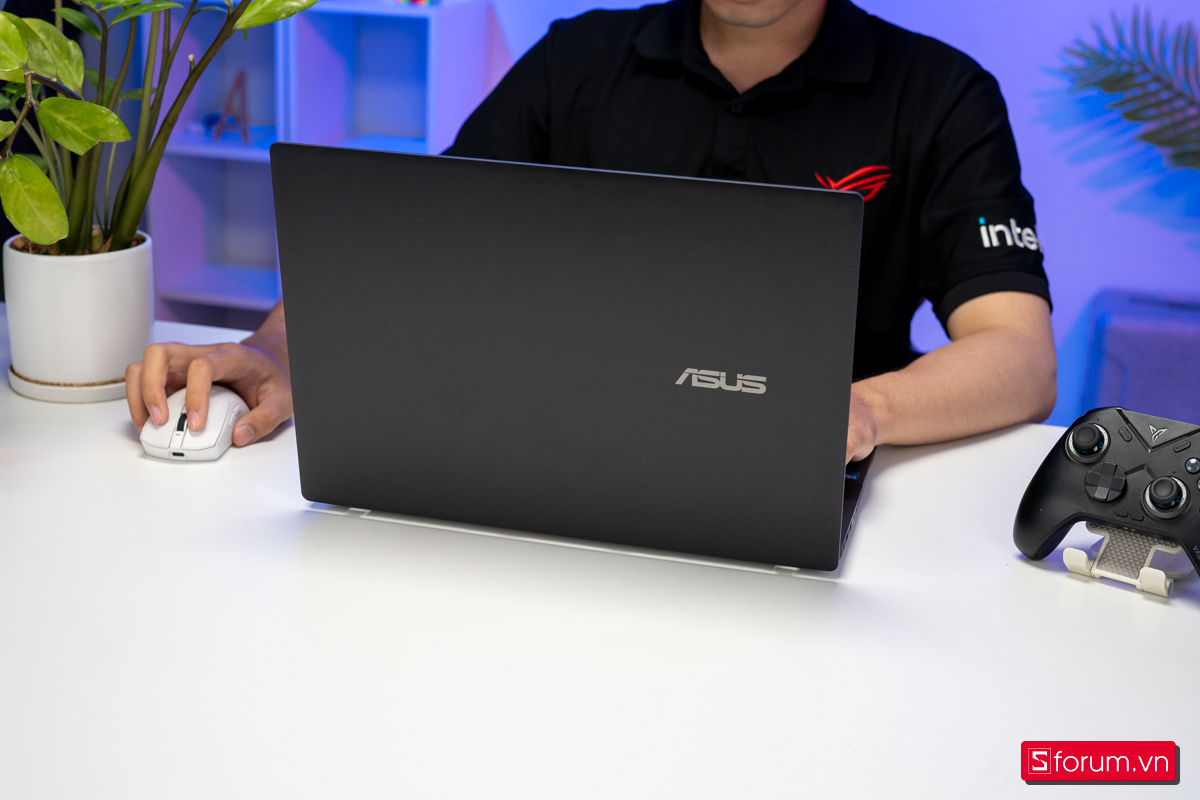 ASUS Gaming V16 là kiểu laptop không cố tỏ ra hầm hố