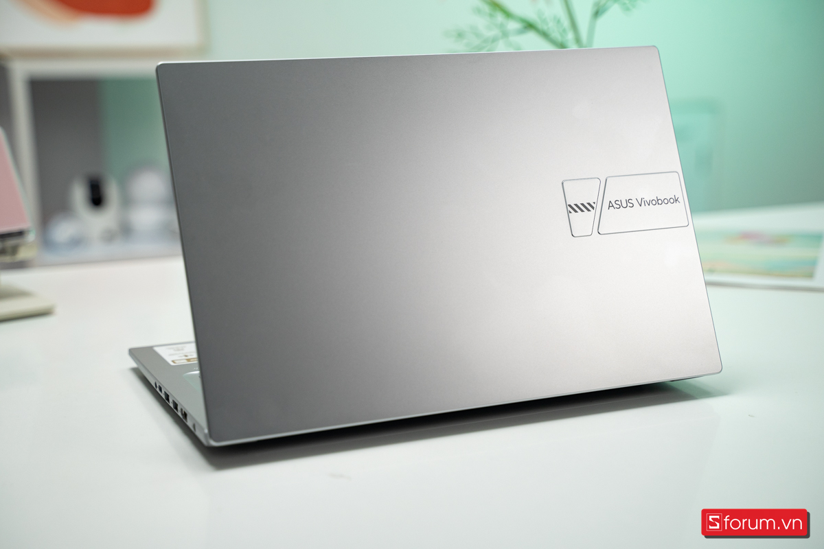 ASUS Vivobook 14 X1404VA sử dụng tấm nền 14 inch Full HD