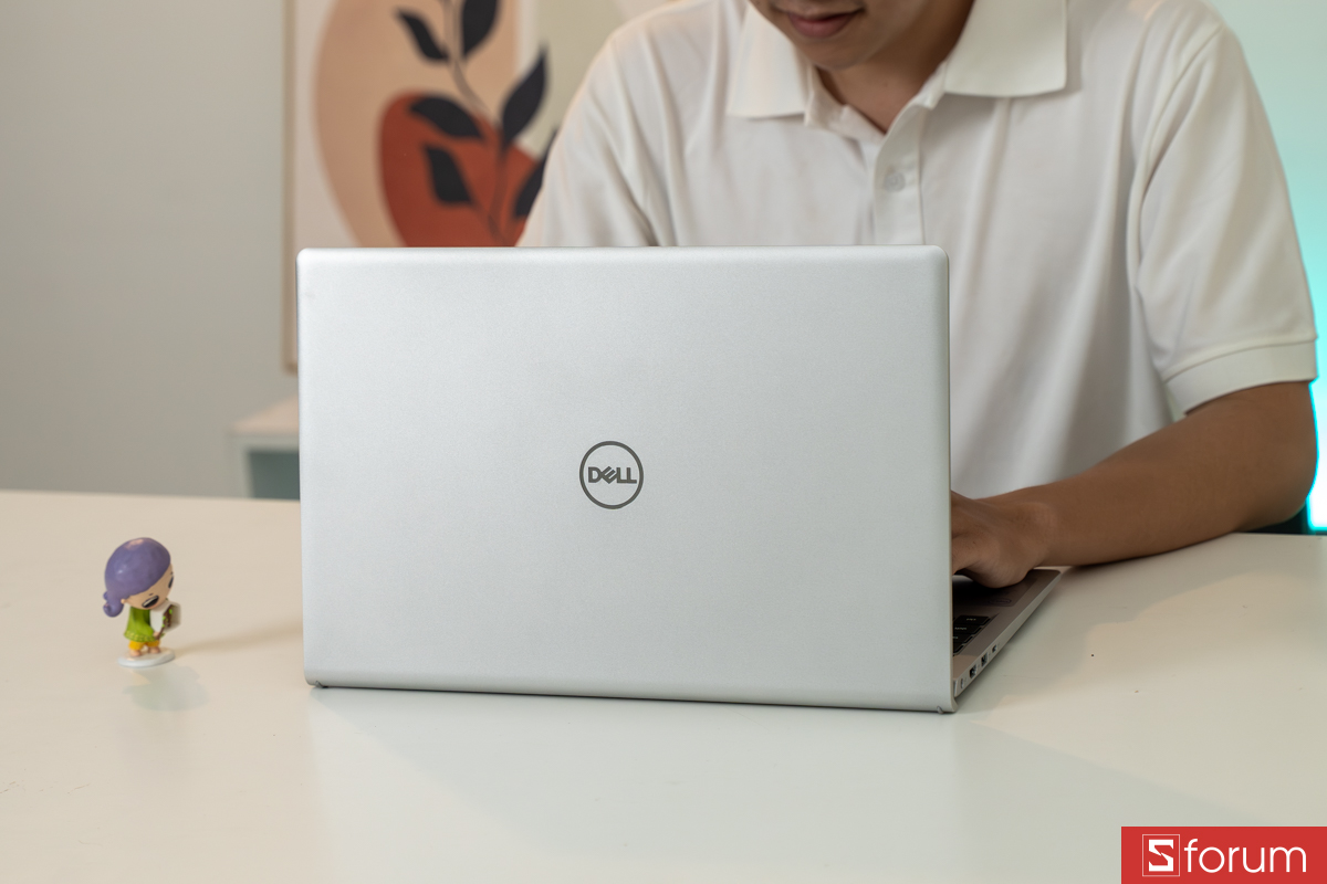 Trên tay Dell Inspiron 15 3530