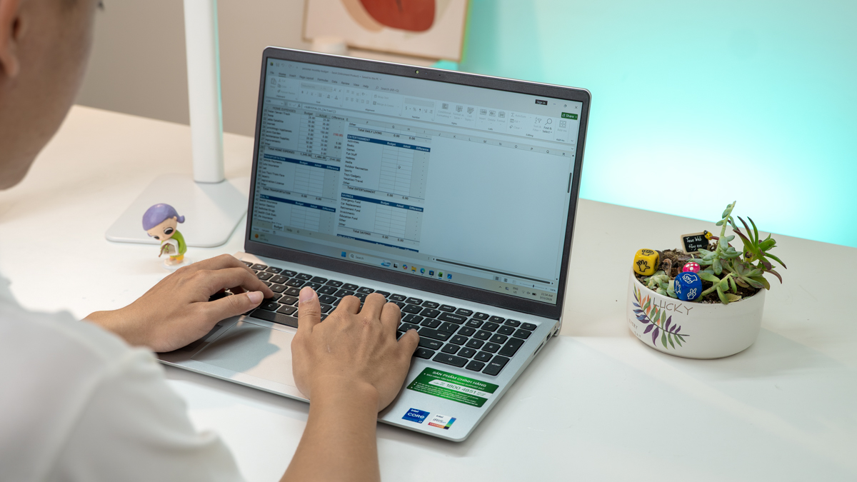 Trên tay Dell Inspiron 15 3530: "Cỗ máy cày" Excel với Core i7, RAM 16GB đa nhiệm mượt mà, giá 20.9 triệu Trên tay Dell Inspiron 15 3530: "Cỗ máy cày" Excel với Core i7, RAM 16GB đa nhiệm mượt mà, giá 20.9 triệu