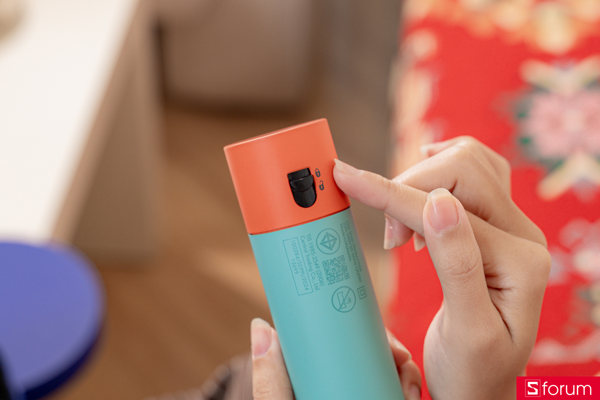 Phần thân máy được hoàn thiện tốt, các nút bấm bố trí hợp lý,