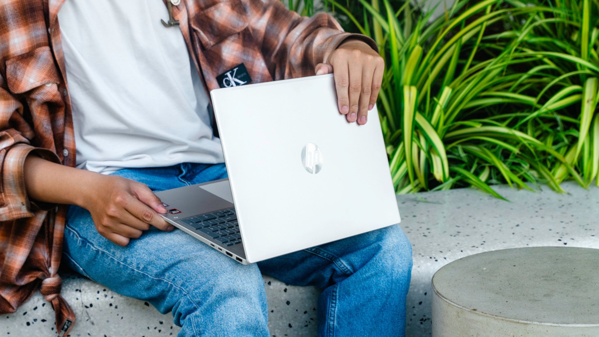 Đánh giá HP OmniBook 5 16 inch: Không phải laptop gây “wow”, nhưng xài rồi lại hợp đến lạ thường?