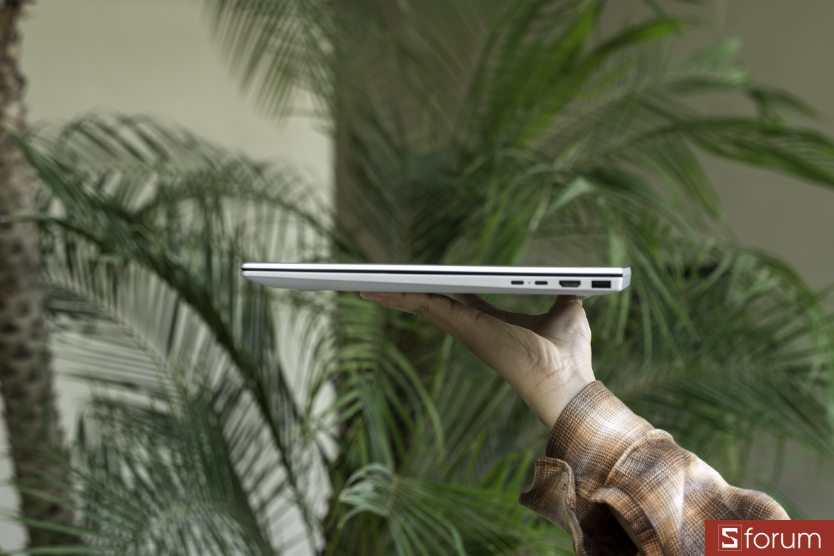 Hệ thống cổng kết nối trên OmniBook 5