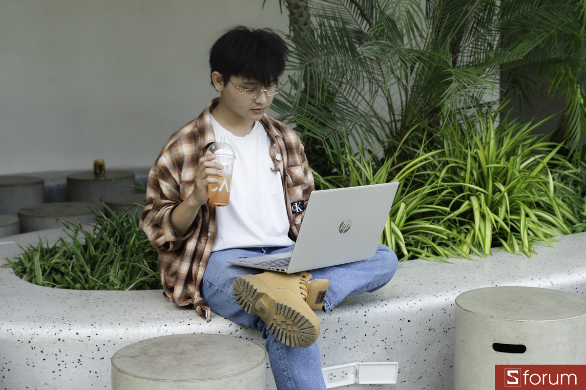 HP OmniBook 5 sử dụng vi xử lý AMD Ryzen AI 7 350