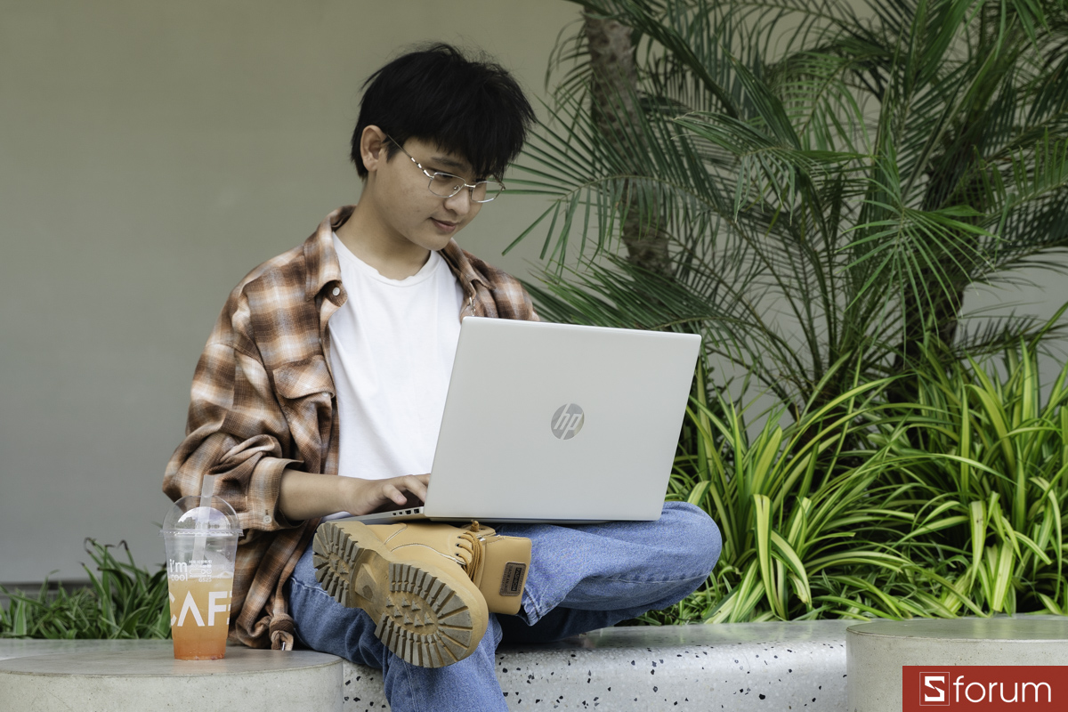 Với màn hình lớn và hiệu năng cao, nếu chạy tác vụ nặng liên tục thì pin sẽ hao nhanh hơn