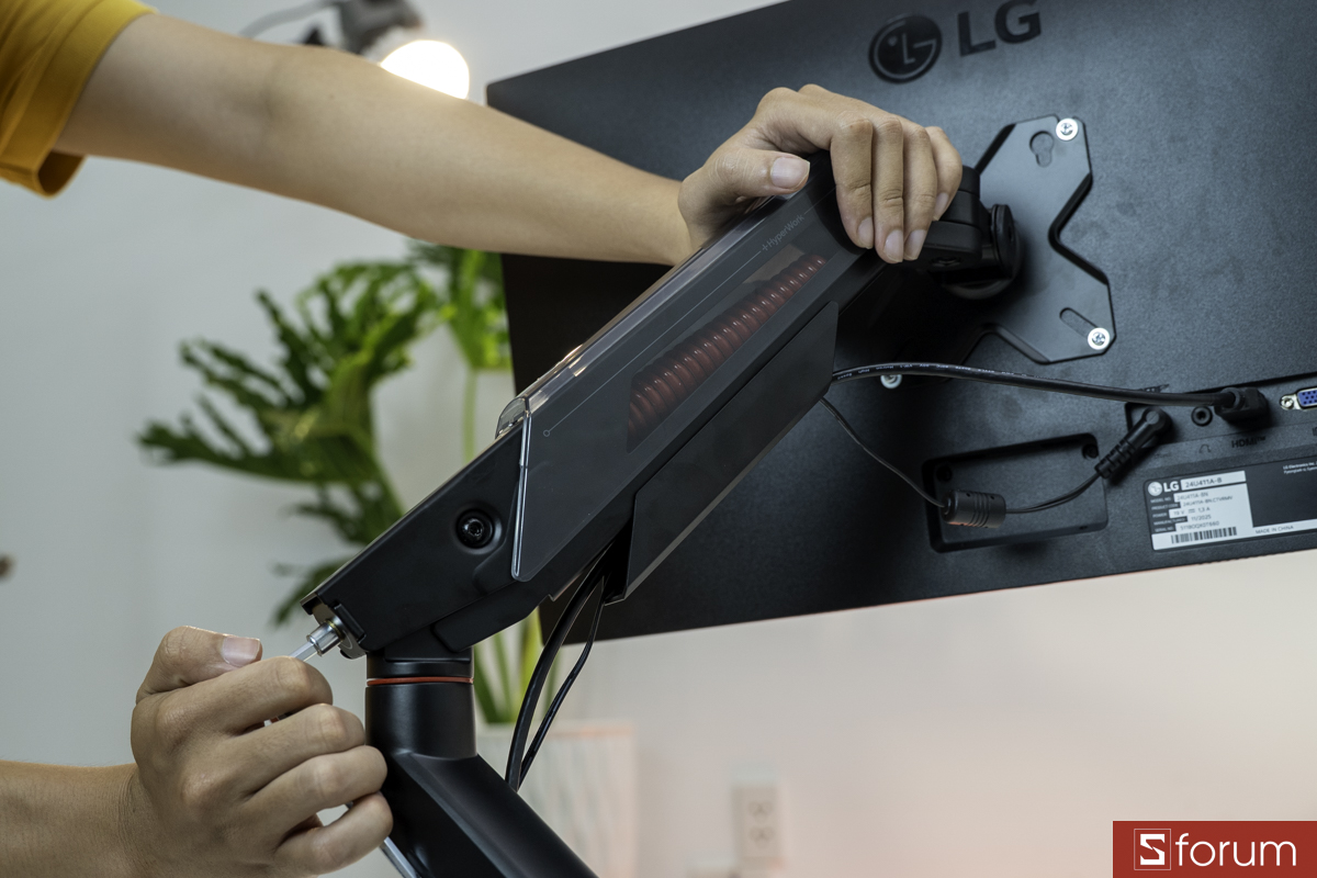 Trên tay Arm màn hình HyperWork Alpha Pro Gen 2