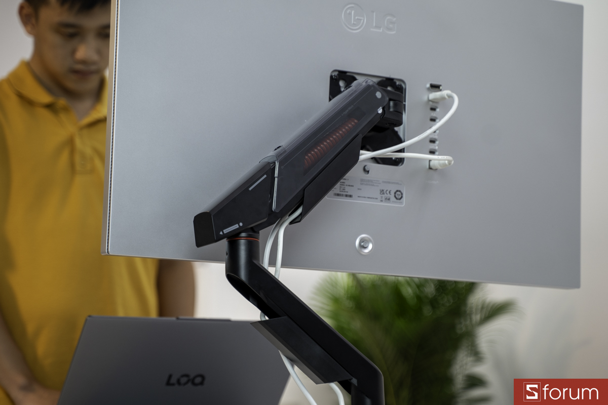 Trên tay Arm màn hình HyperWork Alpha Pro Gen 2