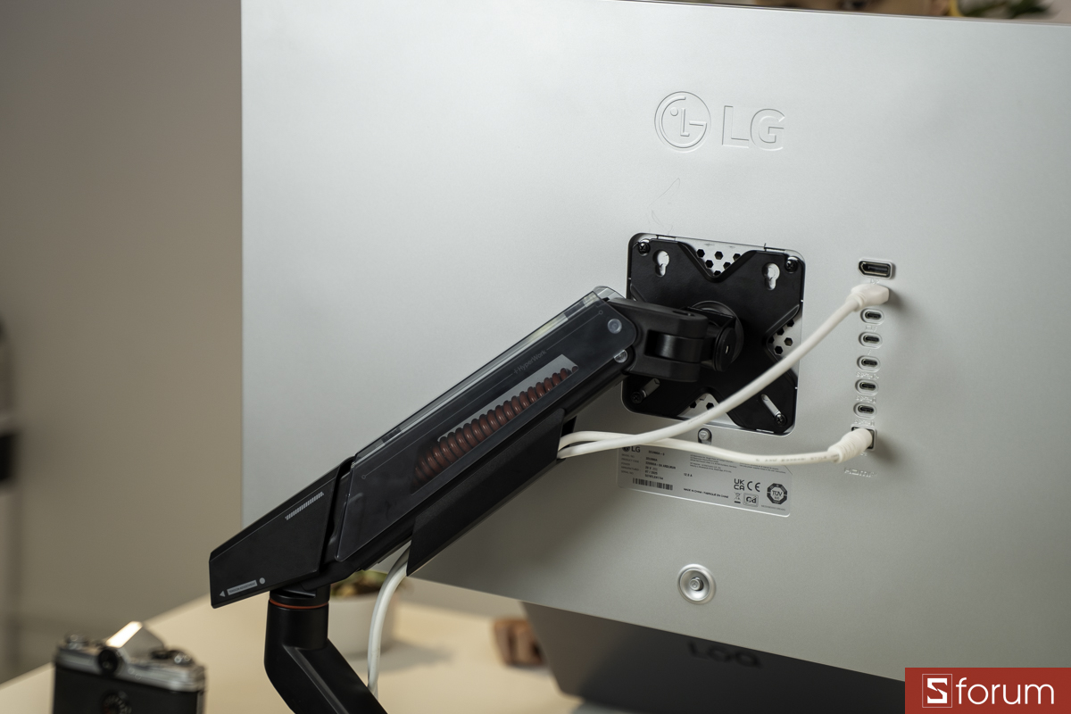 Trên tay Arm màn hình HyperWork Alpha Pro Gen 2