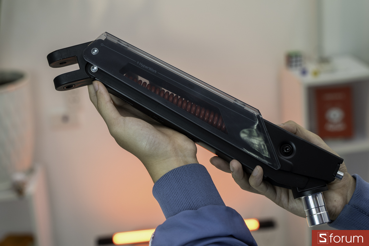 Trên tay Arm màn hình HyperWork Alpha Pro Gen 2