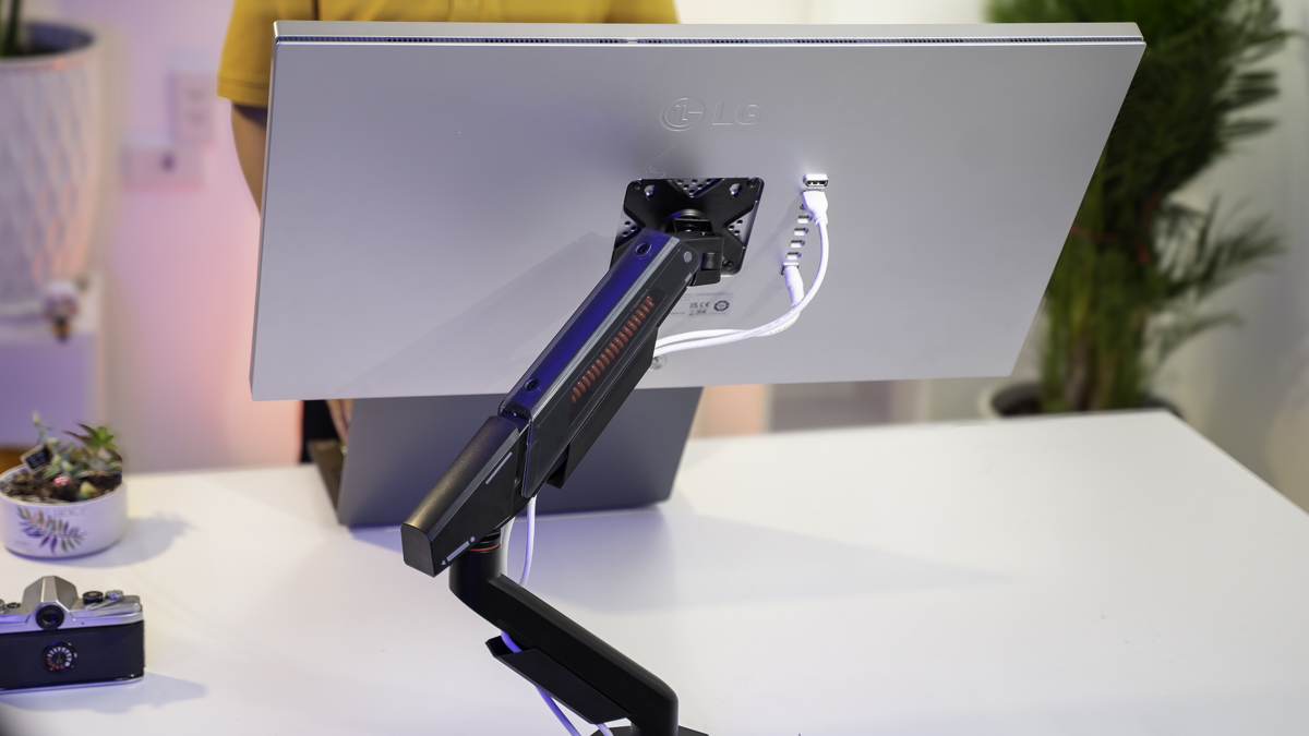 Trên tay HyperWork Alpha Pro Gen 2: Arm màn hình "lộ" trợ lực, đẹp và cực chắc chắn, giá 990k