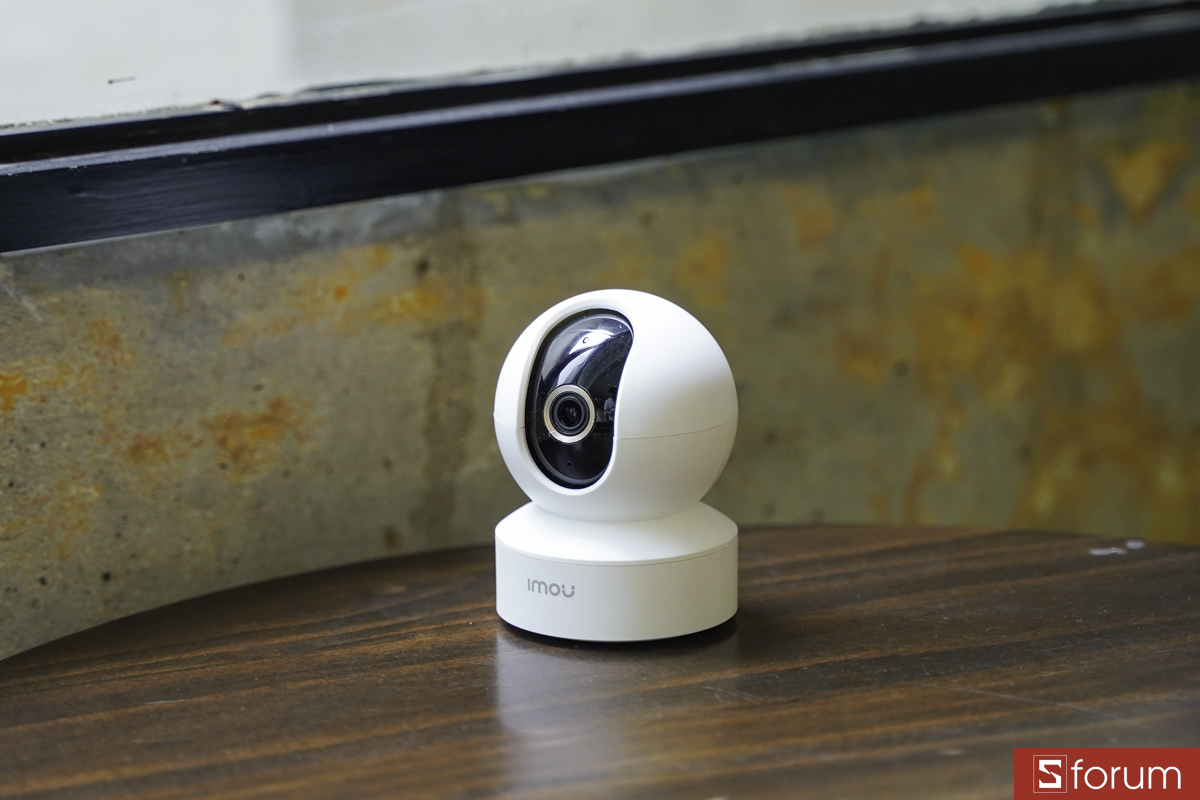 Lưu ý là camera không có hỗ trợ sẵn thẻ nhớ đi kèm