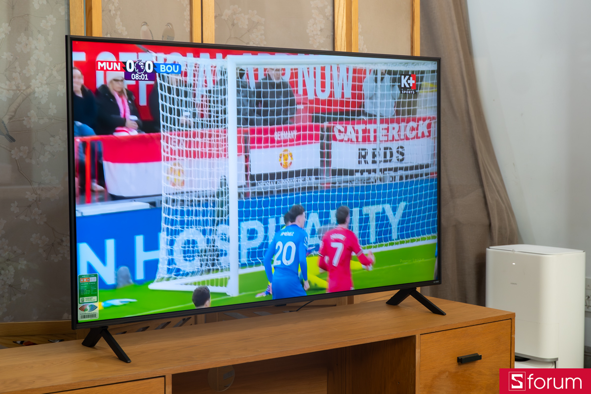 Xem bóng đá Ngoại Hạng Anh trên LG QNED 4K 55 inch 2025