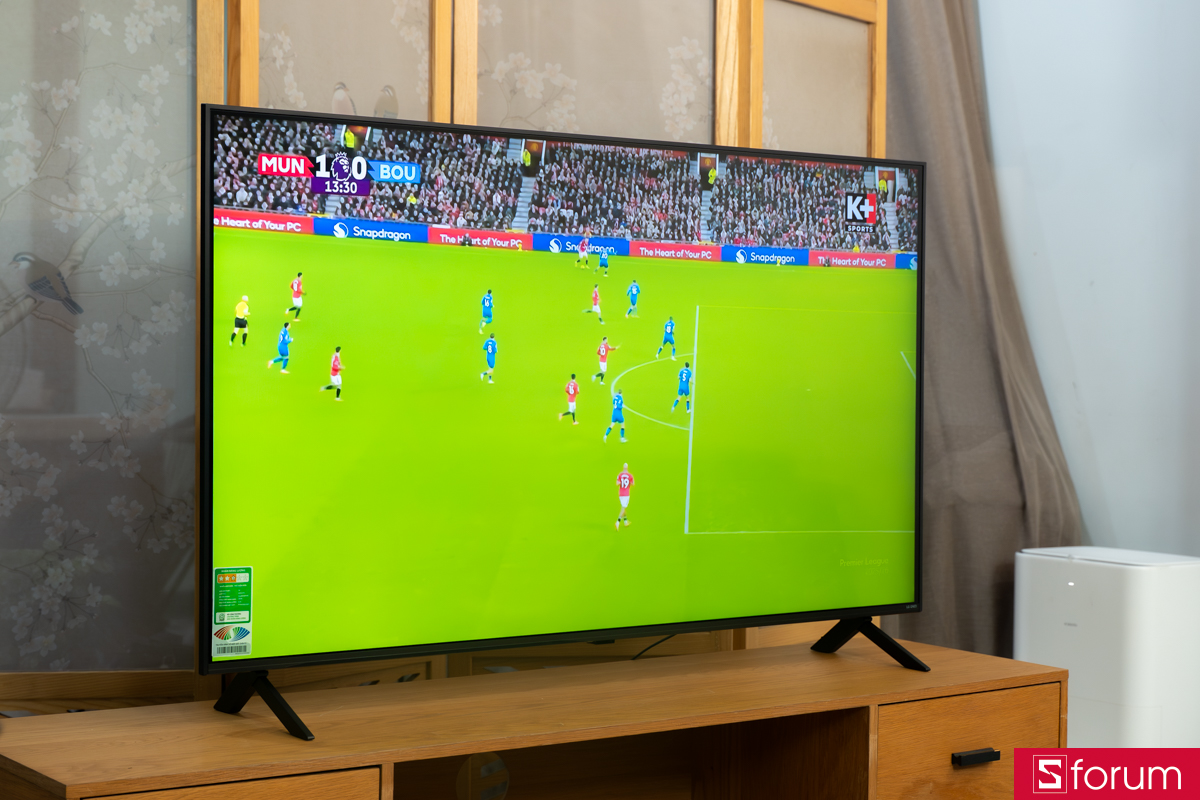 Xem bóng đá Ngoại Hạng Anh trên LG QNED 4K 55 inch 2025