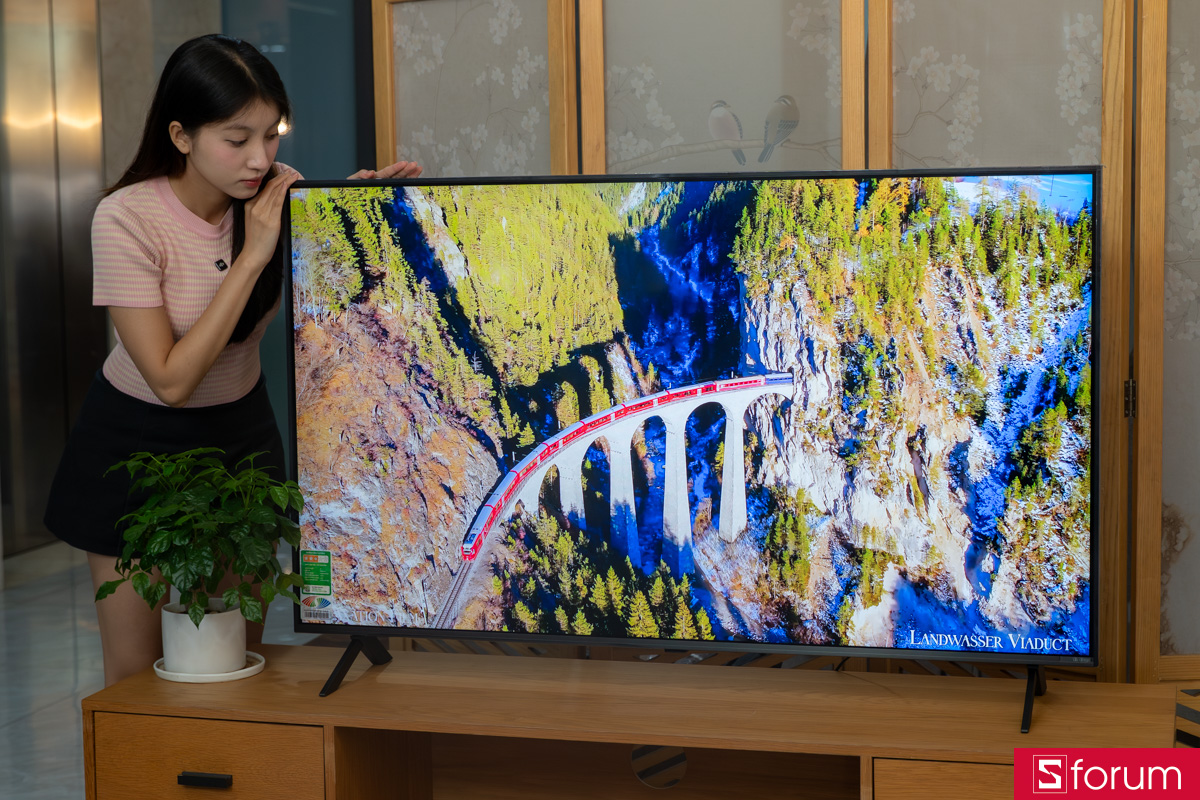 LG QNED 4K 55 inch 2025 được trang bị hệ thống loa 2.0 kênh công suất 20W
