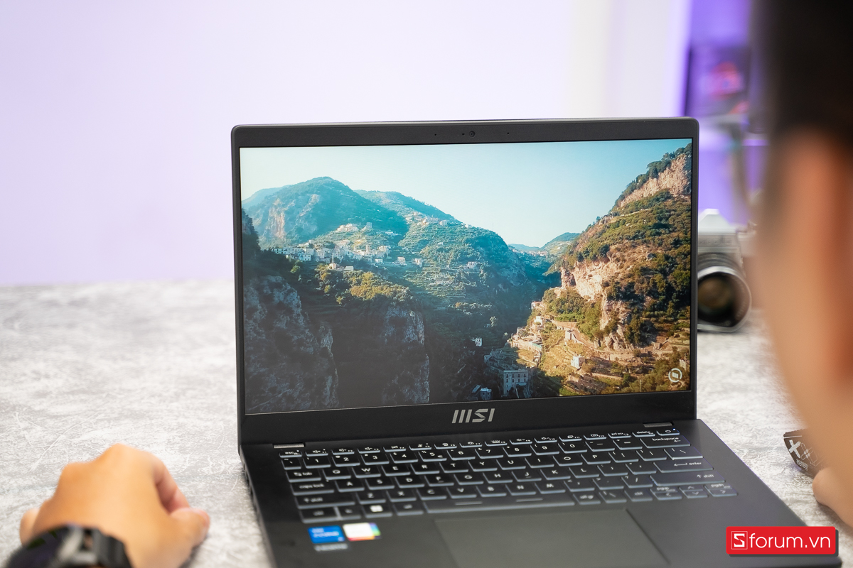 Màn hình hiển thị của MSI Modern 14