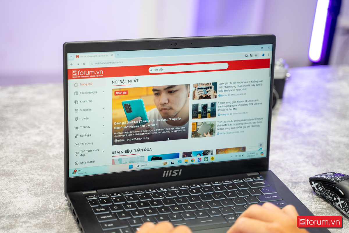 Đọc báo trên MSI Modern 14