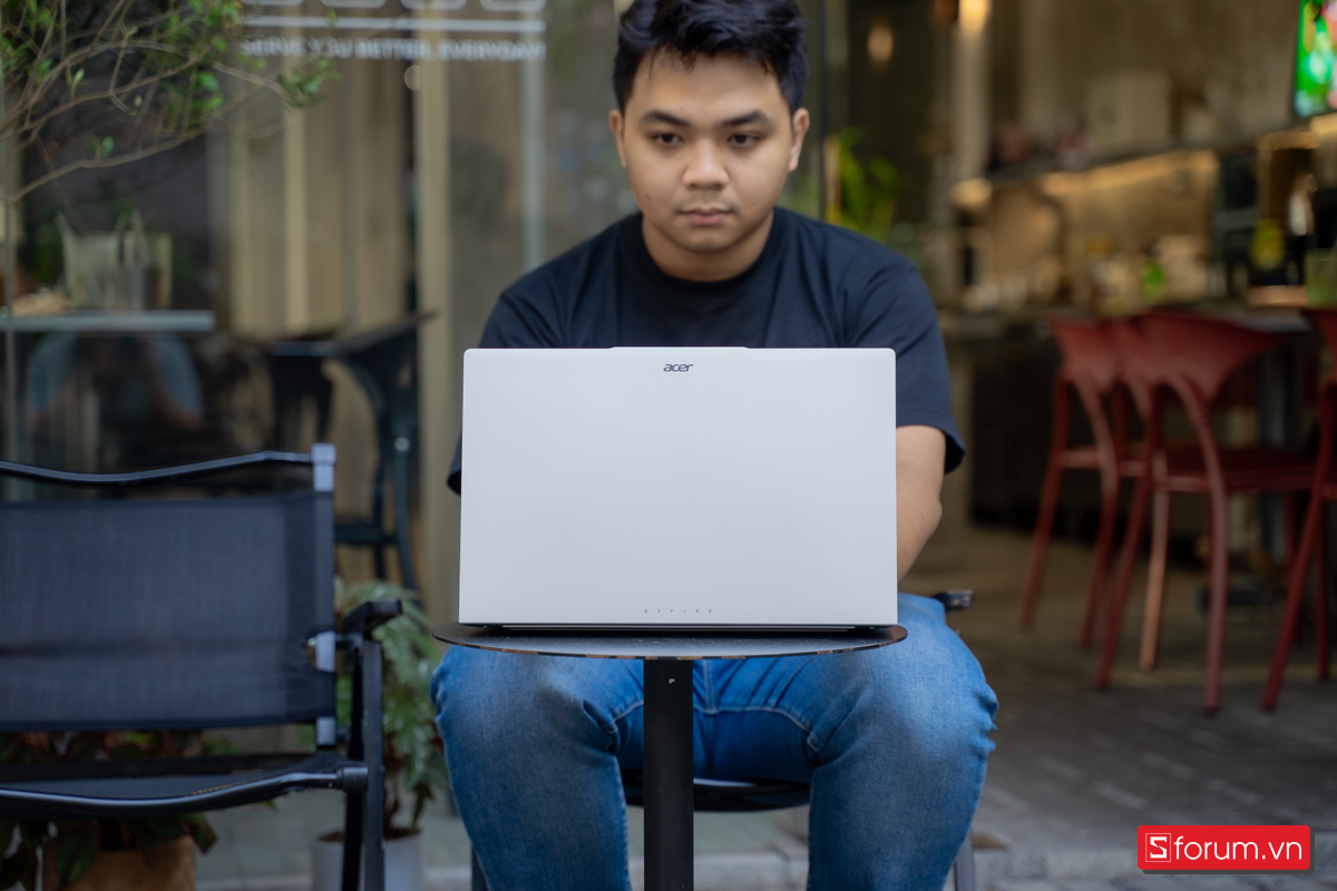Màn hình thoải mái khi làm việc ngoài trời