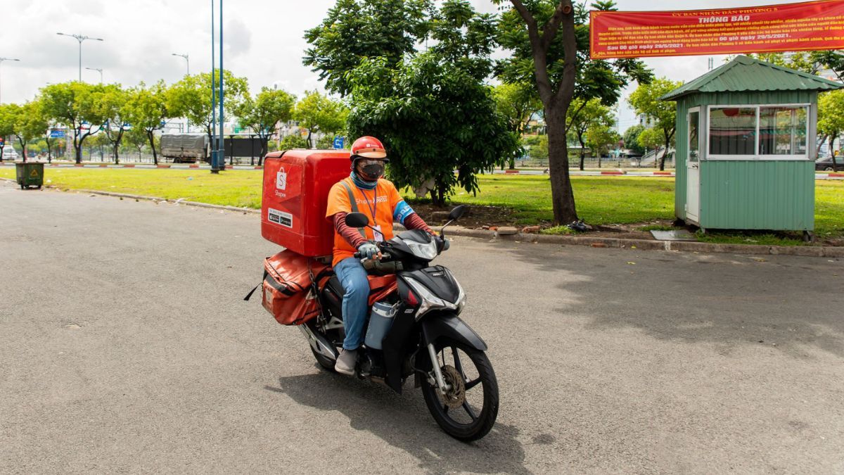 Boom hàng trên Shopee shipper có sao không