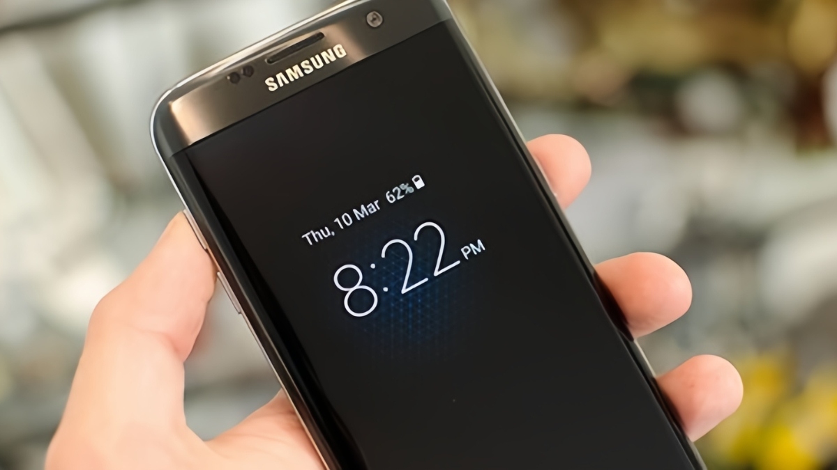 Tại sao nên hiển thị đồng hồ trên màn hình khóa Samsung