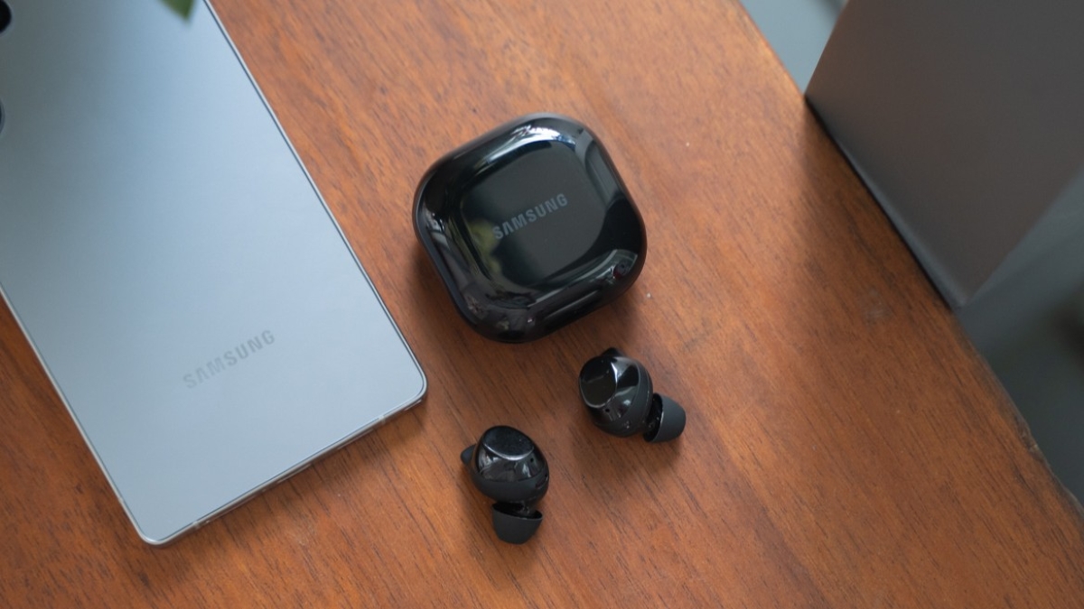 Trải nghiệm chiếc tai nghe Samsung giá sale chưa tới 800k dịp Black Friday, có cả chống ồn chủ động, quá phê!