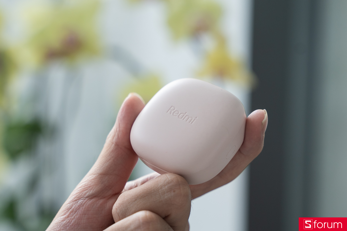 Xiaomi Redmi Buds 6 Play sở hữu thiết kế nhỏ gọn