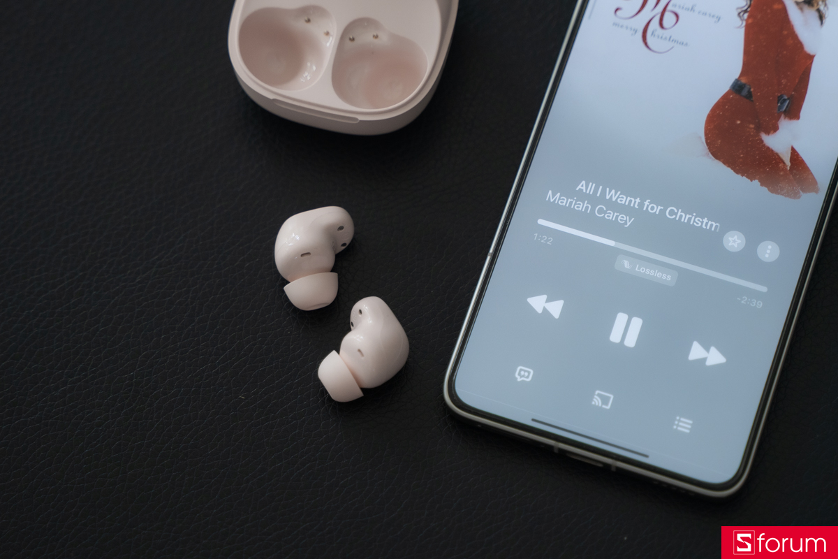 Xiaomi Redmi Buds 6 Play sở hữu dung lượng pin trẩu trong khi thiết kế vẫn rất gọn nhẹ