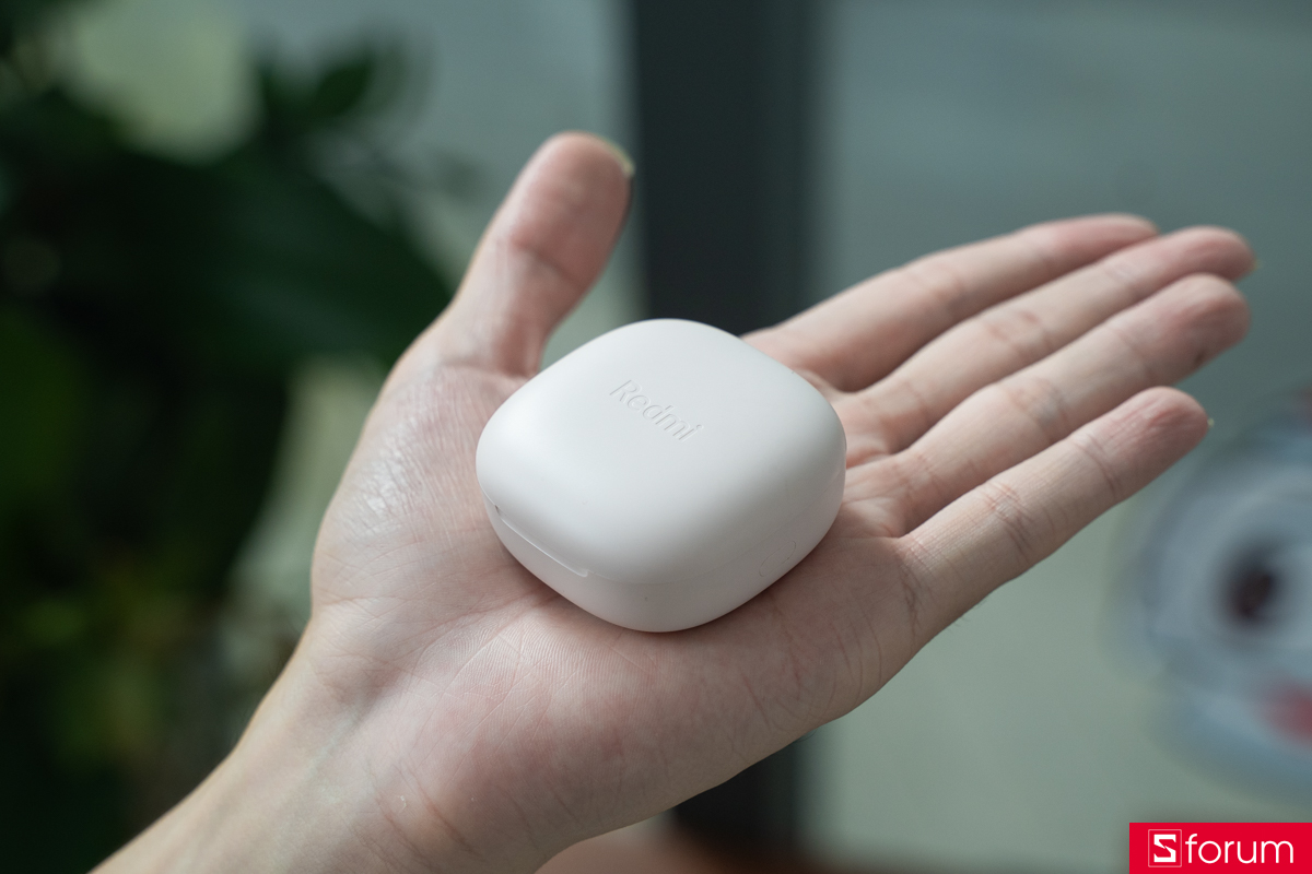 Hộp sạc của Xiaomi Redmi Buds 6 Play