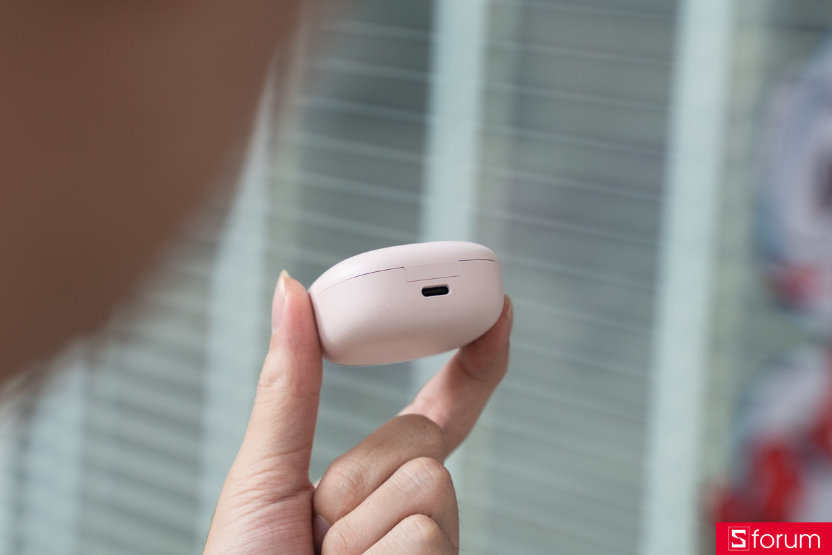 Cổng sạc Type-C của Xiaomi Redmi Buds 6 Play