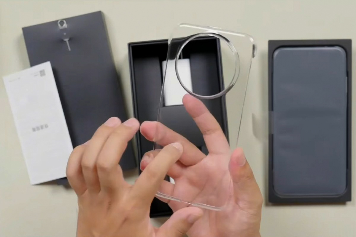 Ốp lưng tặng kèm của Huawei Mate 70 Air