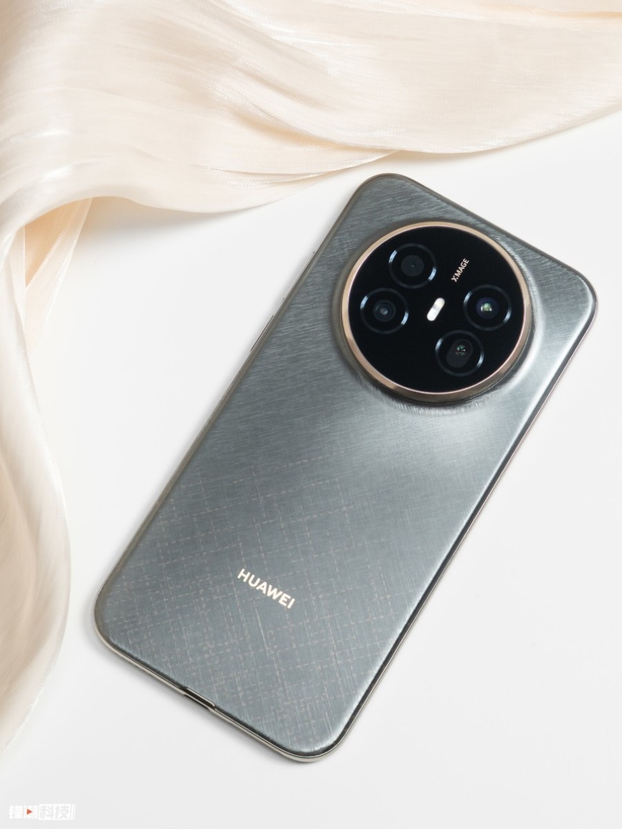 Huawei Mate 70 Air sở hữu thiết kế quen thuộc của dòng Mate 70 Series