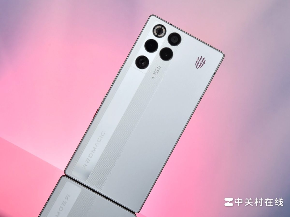 Cận cảnh nubia Red Magic 11 Pro