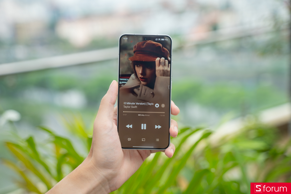 Dàn loa của máy lại chưa khiến mình quá hài lòng