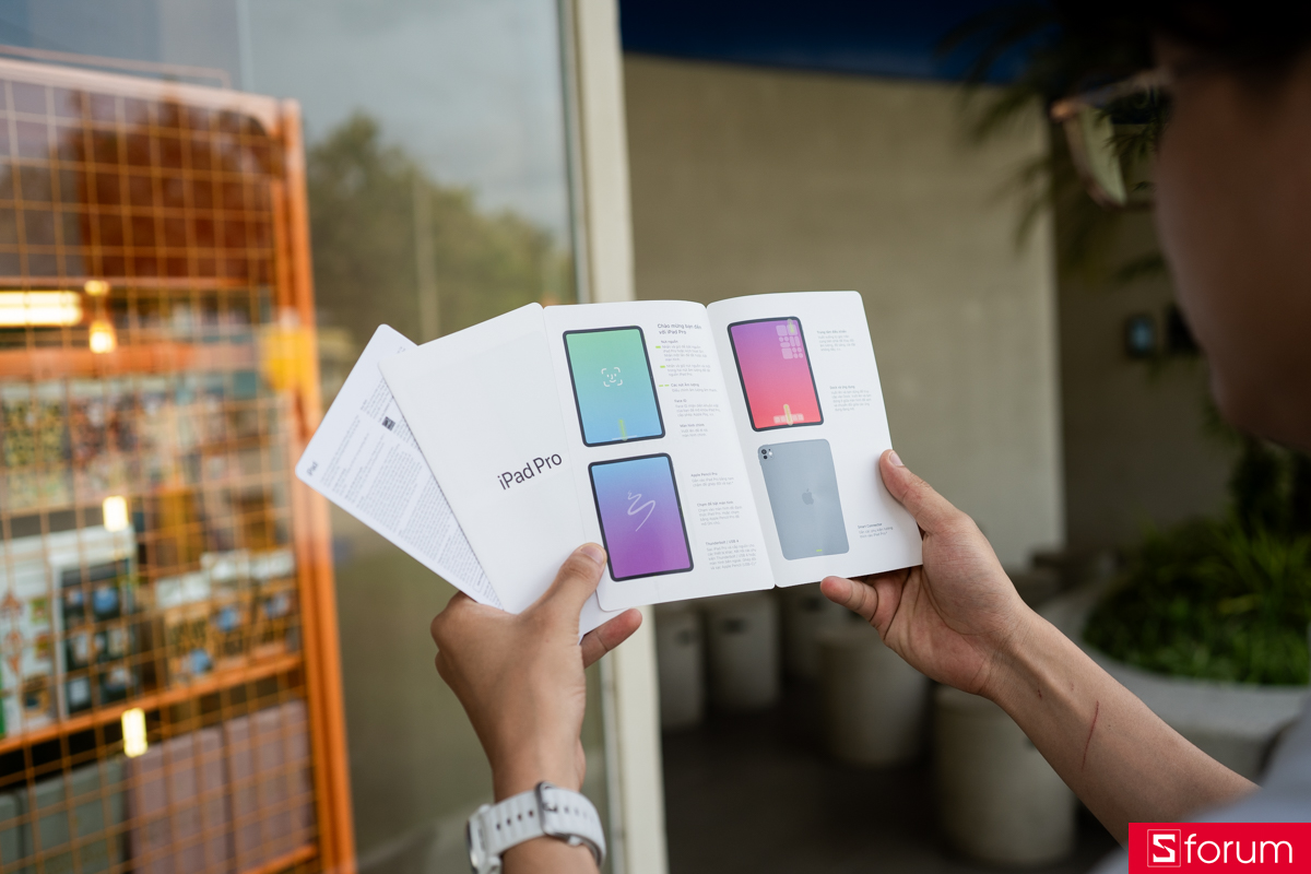 Bộ giấy tờ hướng dẫn sử dụng của iPad Pro M5