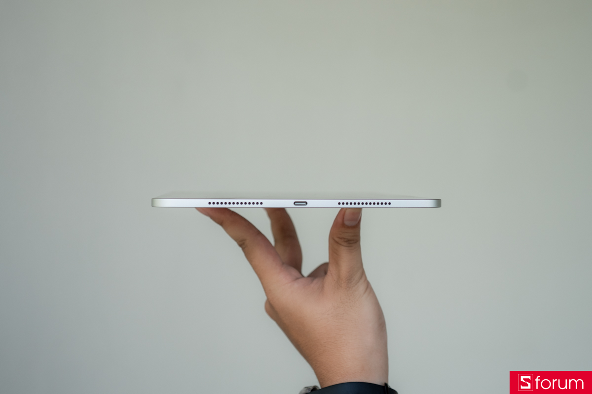 Cạnh dưới của iPad Pro M5
