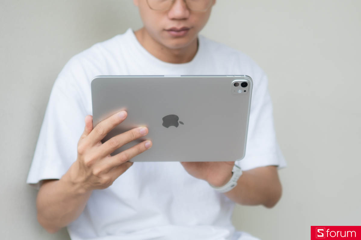 Mặt lưng của iPad Pro M5