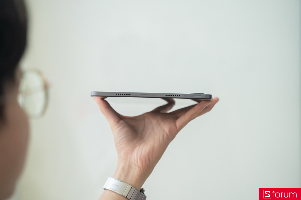 Cạnh trái của Redmi Pad 2 Pro