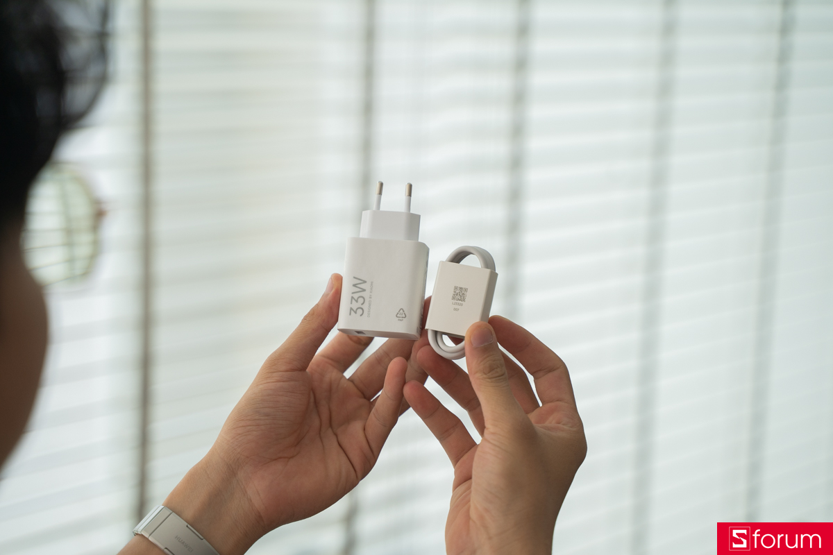 Bộ sạc 33W tặng kèm của Redmi Pad 2 Pro