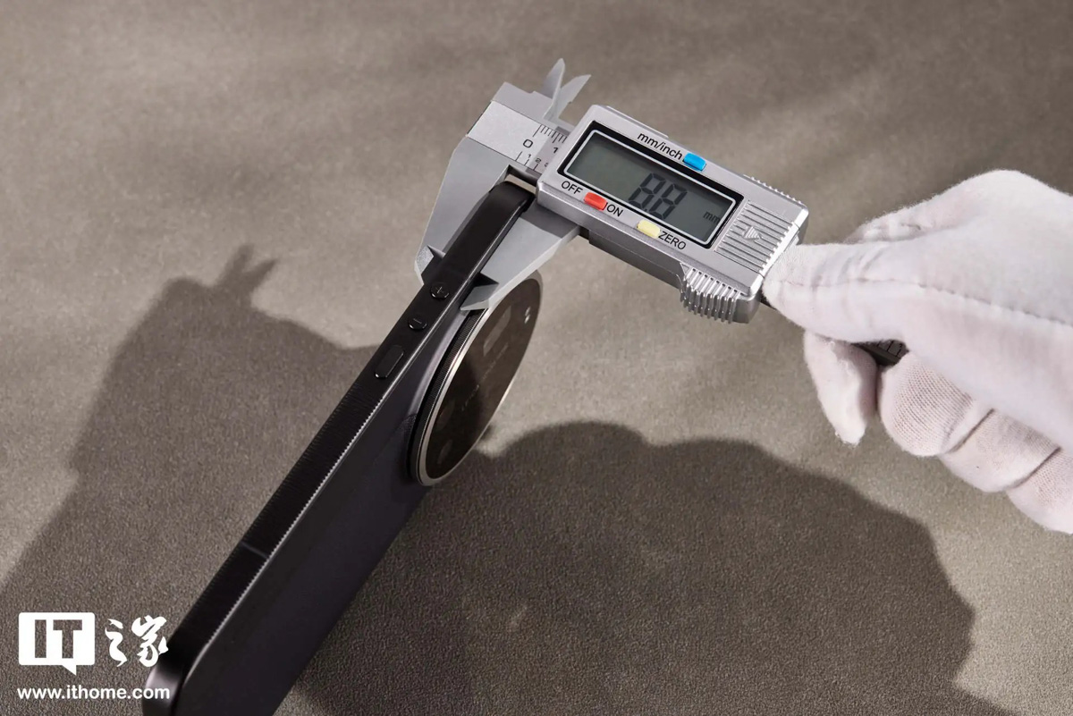 Độ dày của Xiaomi 17 Ultra Leica Edition