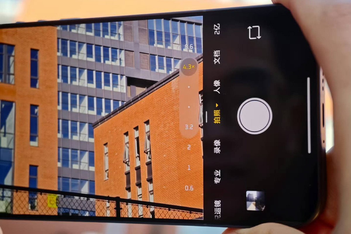 Khả năng thay đổi tiêu cự linh hoạt từ 3.2x lên đến 4.3x của Xiaomi 17 Ultra