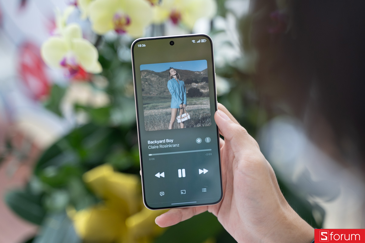 Không chỉ có màn hình, loa của HONOR X9d cũng được đầu tư tạo nên trải nghiệm giải trí tốt