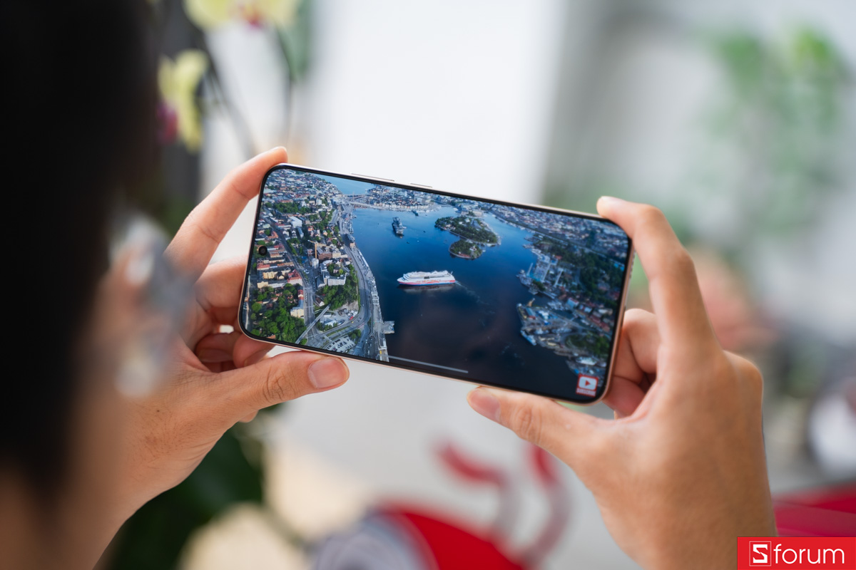 4 viền của máy được vát khá mỏng, tạo trải nghiệm thị giác tốt