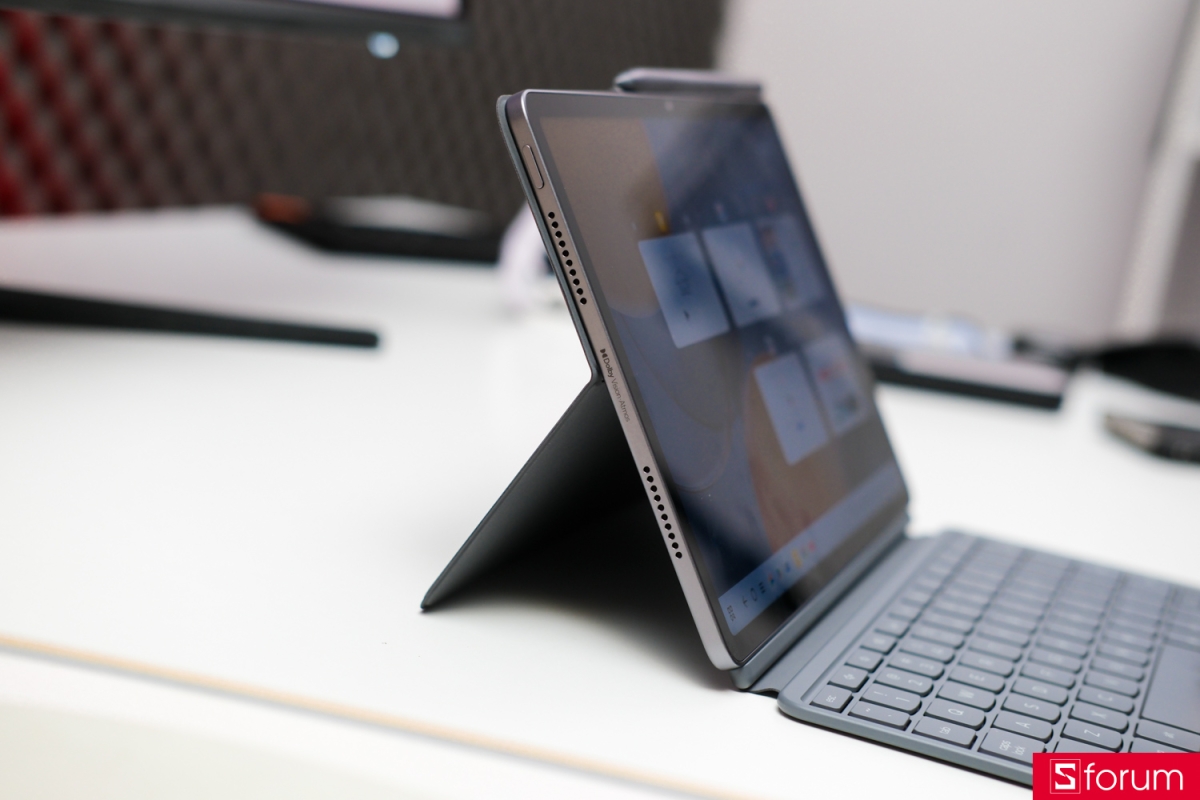 Cạnh trái của Lenovo Yoga Tab