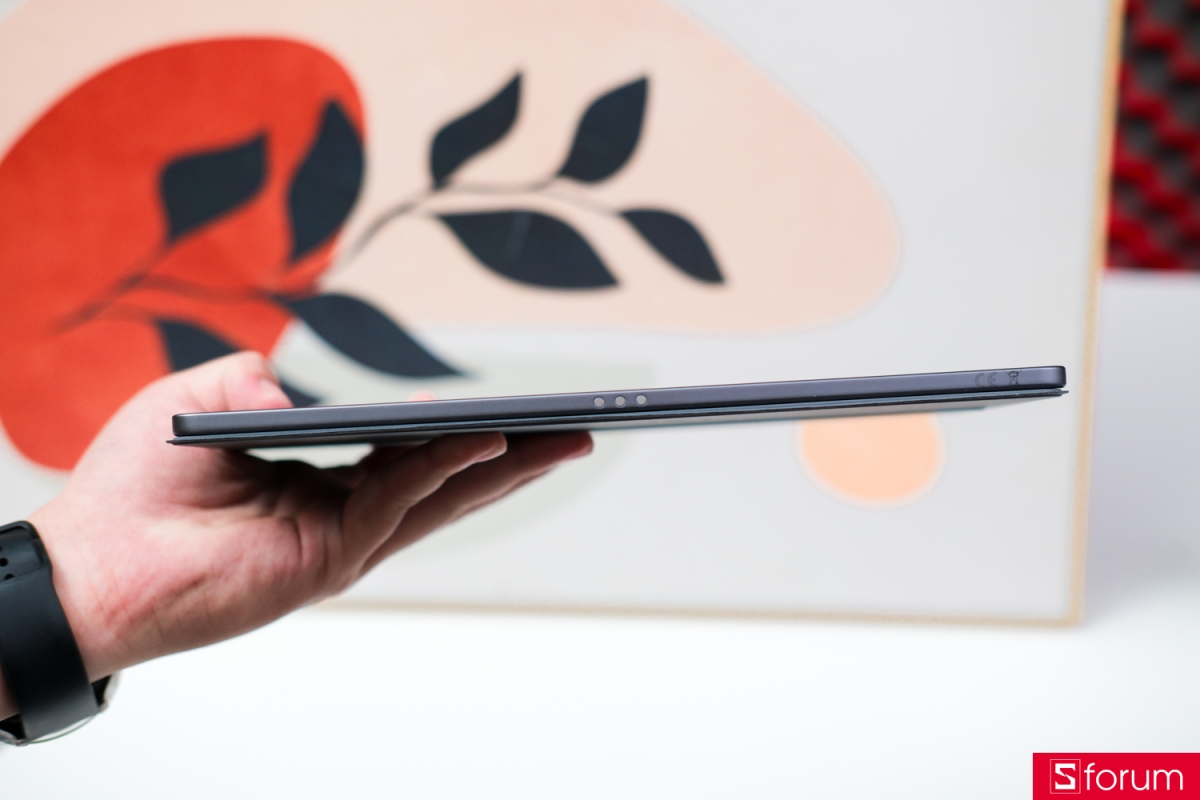Cạnh dưới của Lenovo Yoga Tab