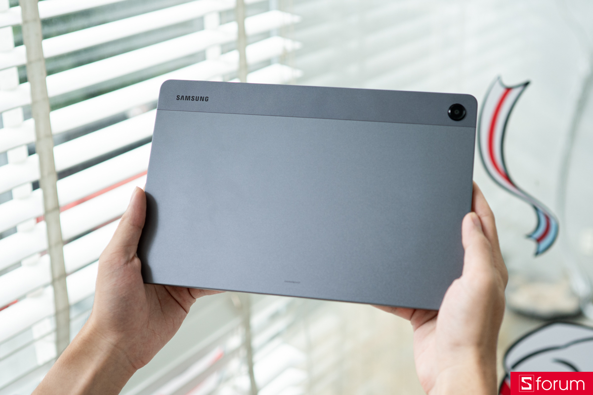 Thiết kế mặt lưng 2 màu tạo điểm nhấn của Samsung Galaxy Tab A11 Plus