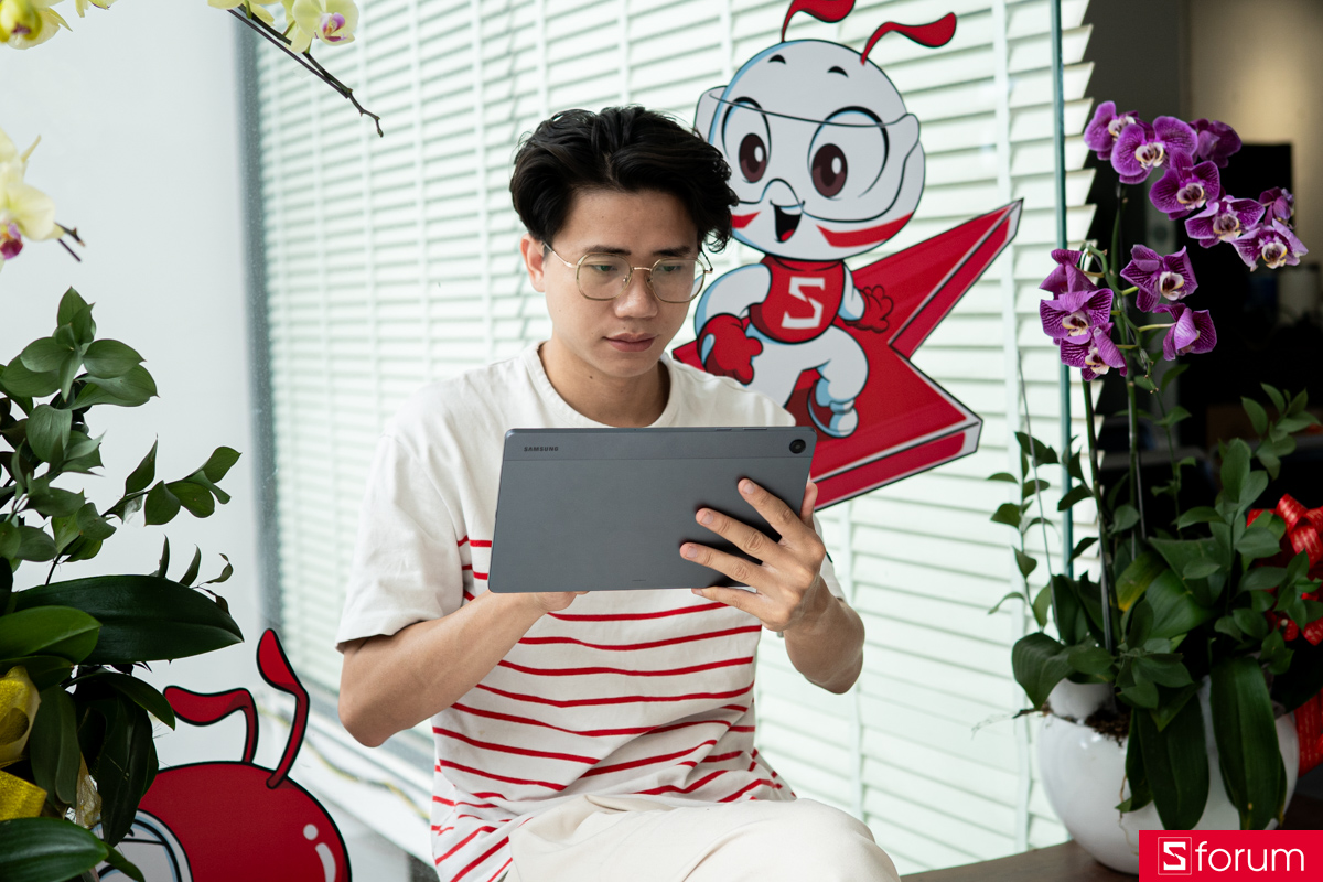 Samsung Galaxy Tab A11 Plus cho cảm giác cầm nắm tốt