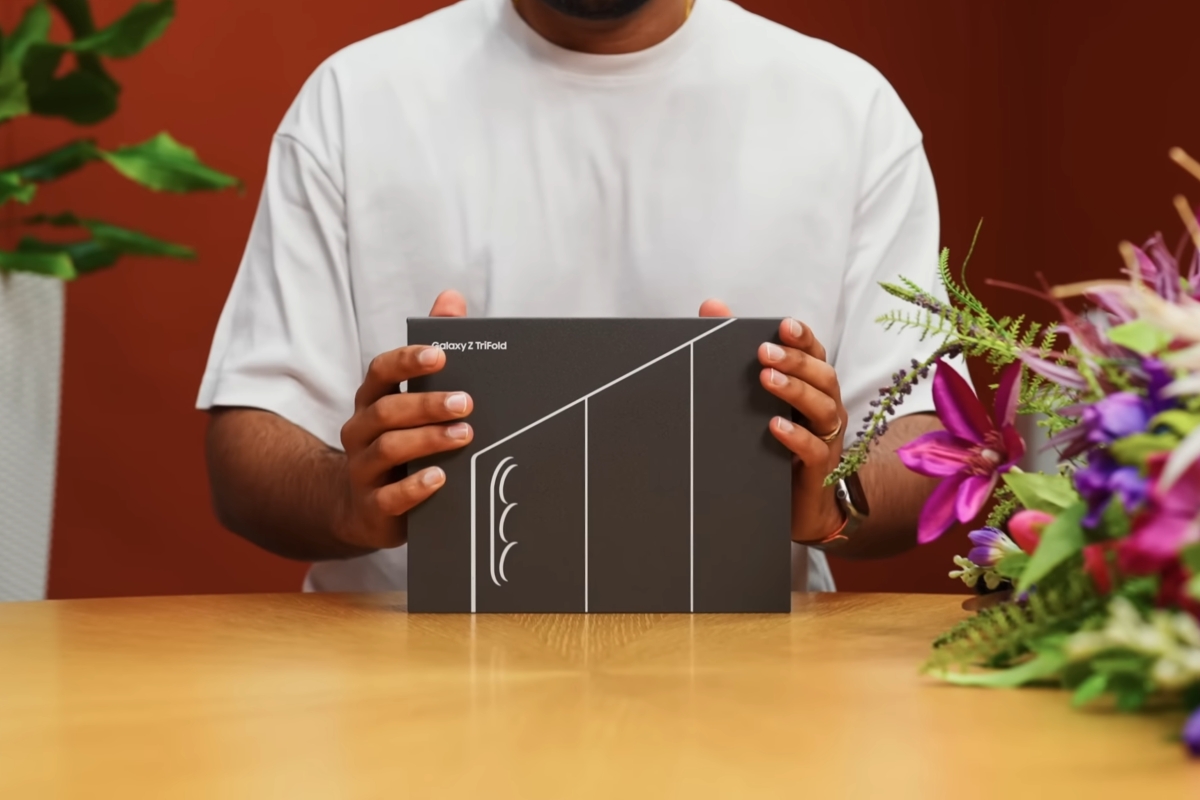 Hộp đựng của Samsung Galaxy Z TriFold